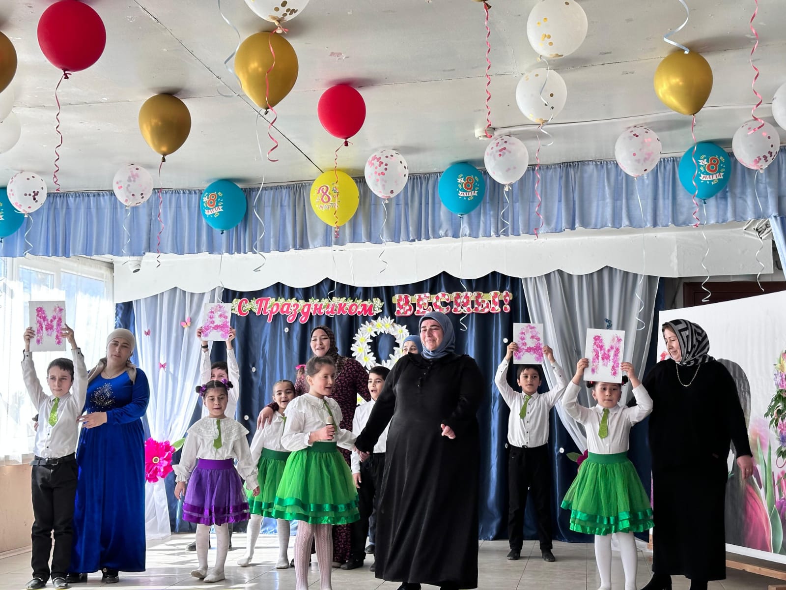 Конкурс песен к Женскому Дню.
